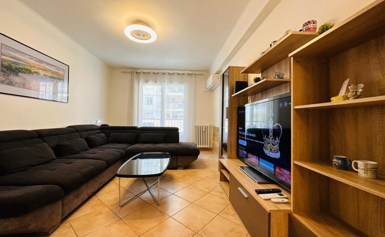 The Nice - 3 Rooms, 3Air Cond, 3Tv, 3Fans, 2 Wc, Wifi Everywhere 5Min Aeroport, Train, Beach, 1Min Tram, 15 Min Centre, Port, Parking Possible Dış mekan fotoğraf