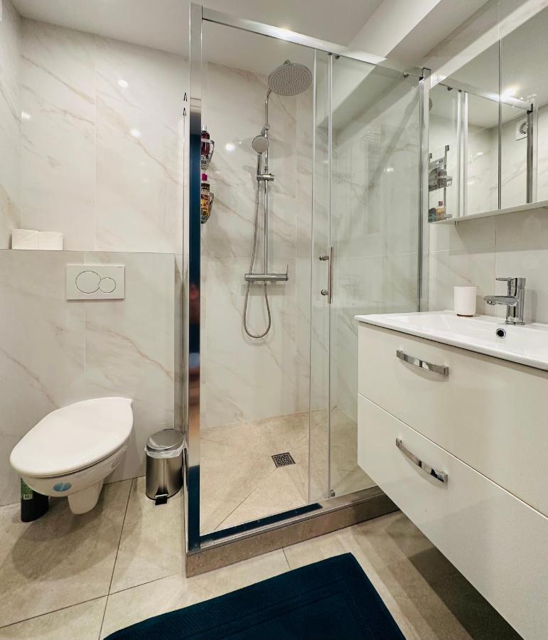 The Nice - 3 Rooms, 3Air Cond, 3Tv, 3Fans, 2 Wc, Wifi Everywhere 5Min Aeroport, Train, Beach, 1Min Tram, 15 Min Centre, Port, Parking Possible Dış mekan fotoğraf